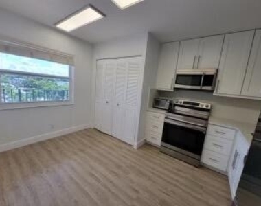 6650 S Oriole Boulevard - Photo Thumbnail 10