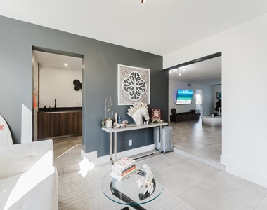 800 E Camino Real - Photo Thumbnail 4