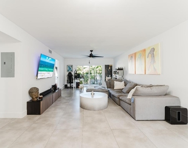 800 E Camino Real - Photo Thumbnail 9