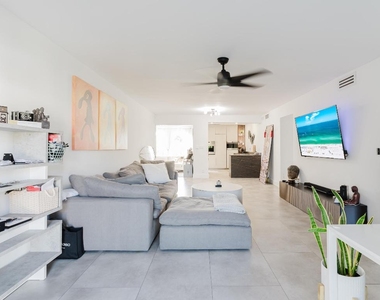 800 E Camino Real - Photo Thumbnail 11