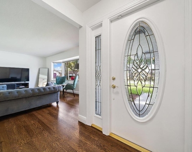 1342 Essex Drive - Photo Thumbnail 2