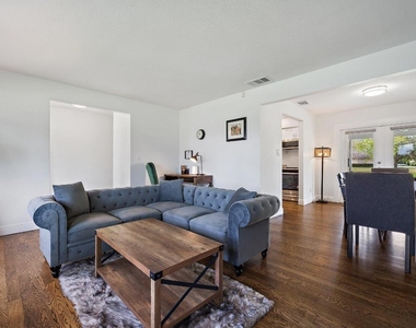 1342 Essex Drive - Photo Thumbnail 7