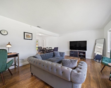 1342 Essex Drive - Photo Thumbnail 3