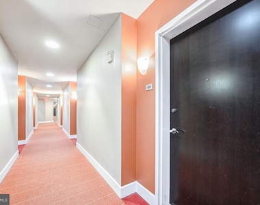 444 W Broad Street - Photo Thumbnail 2