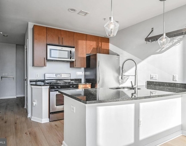444 W Broad Street - Photo Thumbnail 5