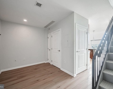 444 W Broad Street - Photo Thumbnail 3