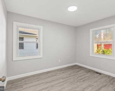 12 Holbrook Lane - Photo Thumbnail 18