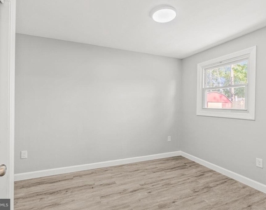12 Holbrook Lane - Photo Thumbnail 11