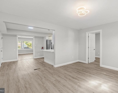 12 Holbrook Lane - Photo Thumbnail 9