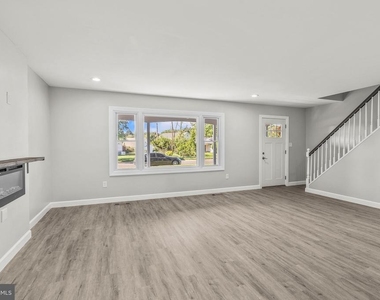12 Holbrook Lane - Photo Thumbnail 4