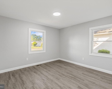 12 Holbrook Lane - Photo Thumbnail 16