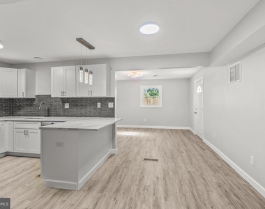 12 Holbrook Lane - Photo Thumbnail 5