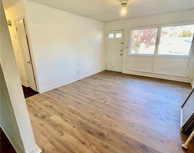 502 Spring Avenue - Photo Thumbnail 4