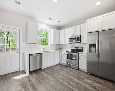 2800 Bedford Green Drive - Photo Thumbnail 6