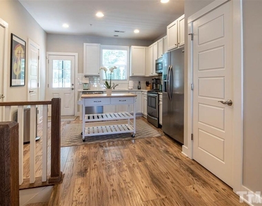 2800 Bedford Green Drive - Photo Thumbnail 5