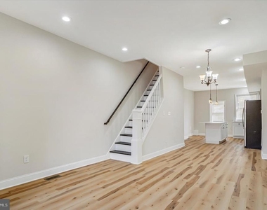 705 N Milton Avenue - Photo Thumbnail 2
