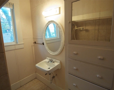 1107 W 22nd St - Photo Thumbnail 8