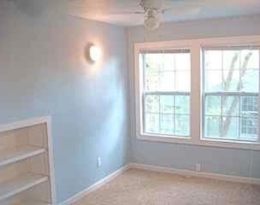 1107 W 22nd St - Photo Thumbnail 12