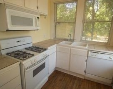 1107 W 22nd St - Photo Thumbnail 3