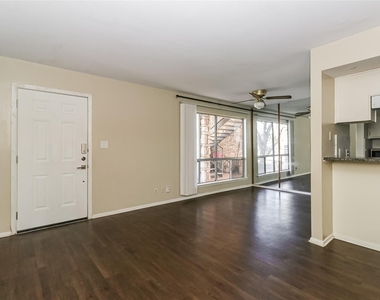 500 E Riverside Dr - Photo Thumbnail 4
