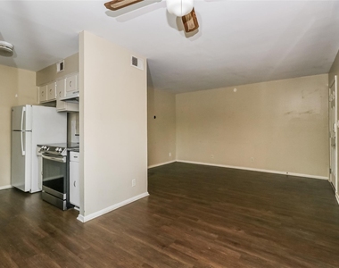 500 E Riverside Dr - Photo Thumbnail 6
