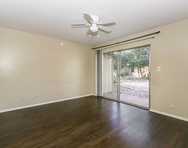 500 E Riverside Dr - Photo Thumbnail 10