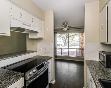 500 E Riverside Dr - Photo Thumbnail 9