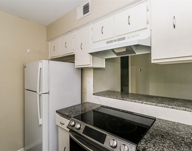 500 E Riverside Dr - Photo Thumbnail 8