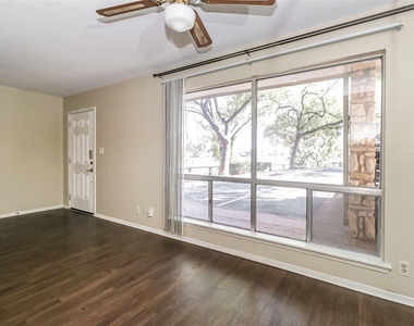 500 E Riverside Dr - Photo Thumbnail 5