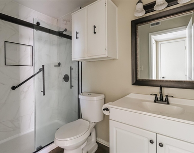500 E Riverside Dr - Photo Thumbnail 12