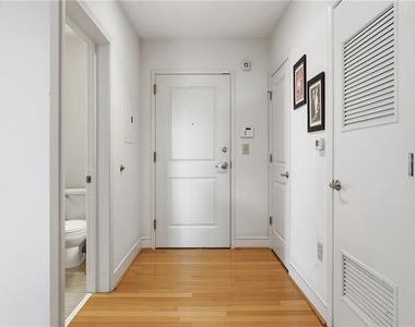 44 Peachtree Place Ne - Photo Thumbnail 2
