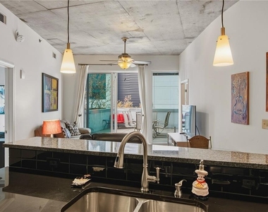 44 Peachtree Place Ne - Photo Thumbnail 9