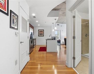 44 Peachtree Place Ne - Photo Thumbnail 3