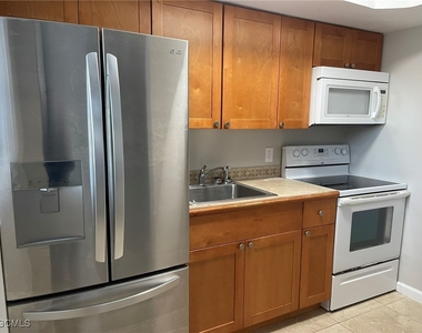 608 Se 46th Lane - Photo Thumbnail 3