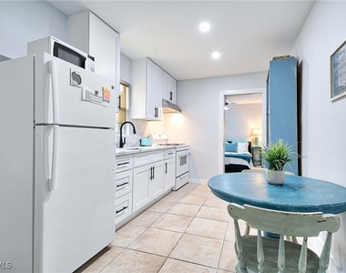 827 100th Avenue N - Photo Thumbnail 7