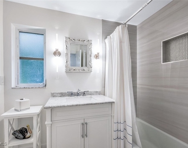 735 Parkview Lane - Photo Thumbnail 21
