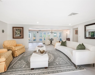 735 Parkview Lane - Photo Thumbnail 4