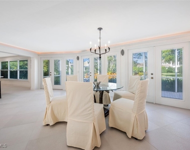 735 Parkview Lane - Photo Thumbnail 8