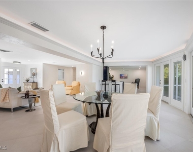 735 Parkview Lane - Photo Thumbnail 10