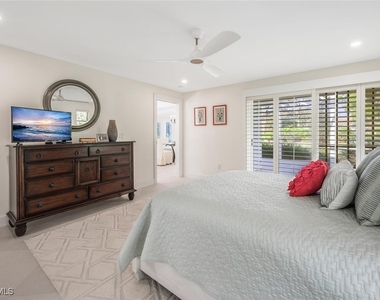 735 Parkview Lane - Photo Thumbnail 18