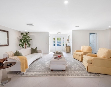 735 Parkview Lane - Photo Thumbnail 6