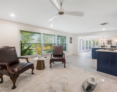 735 Parkview Lane - Photo Thumbnail 16