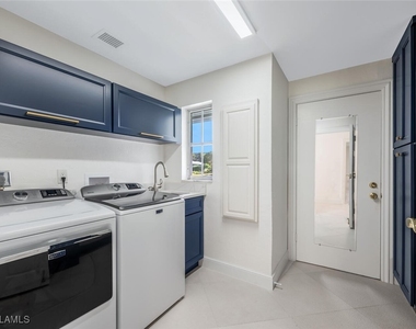 735 Parkview Lane - Photo Thumbnail 22