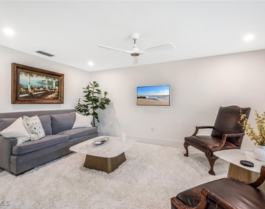 735 Parkview Lane - Photo Thumbnail 15