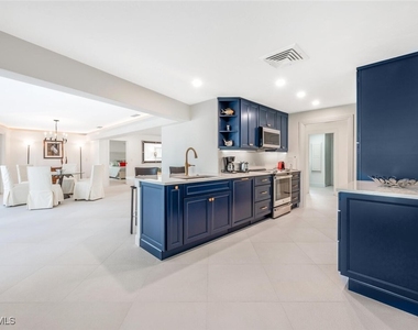 735 Parkview Lane - Photo Thumbnail 12