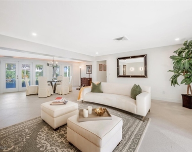 735 Parkview Lane - Photo Thumbnail 7