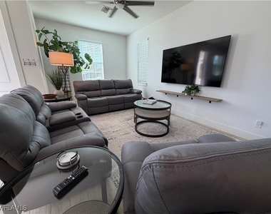 1727 Danford Street - Photo Thumbnail 4