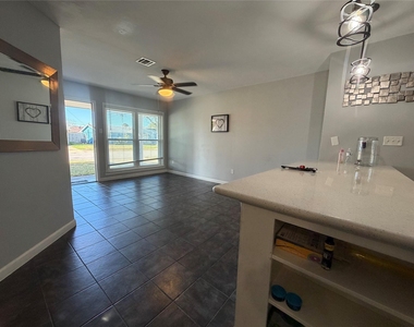 2806 Pine - Photo Thumbnail 4