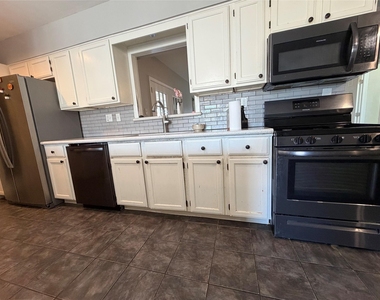 2806 Pine - Photo Thumbnail 15