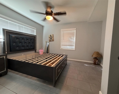 2806 Pine - Photo Thumbnail 10